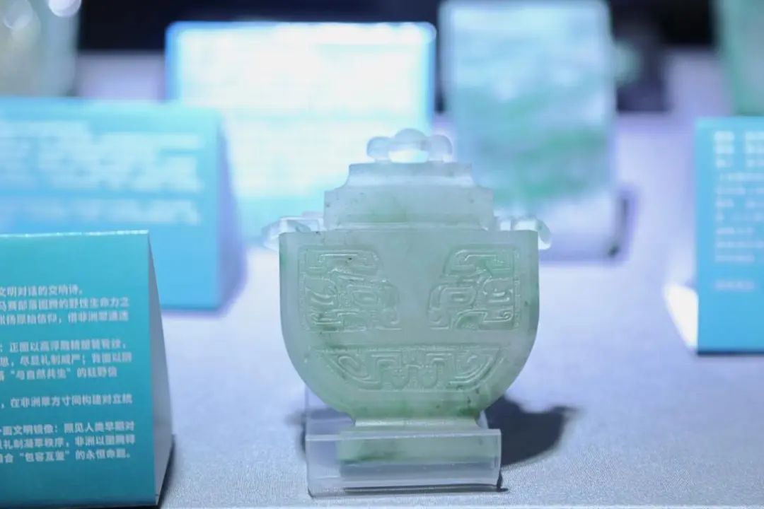 中国骨董　碧玉杯（貴石）中国国家主席贈答品 2025年全国及云南珠宝玉石首饰行业产教融合共同体系列活动暨“中